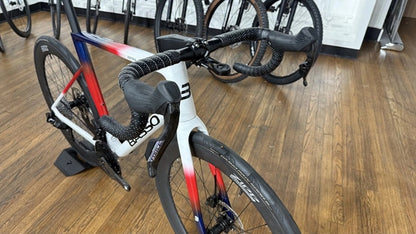 basso astra carbon force axs 12 speed road bike closeup of front handlebars